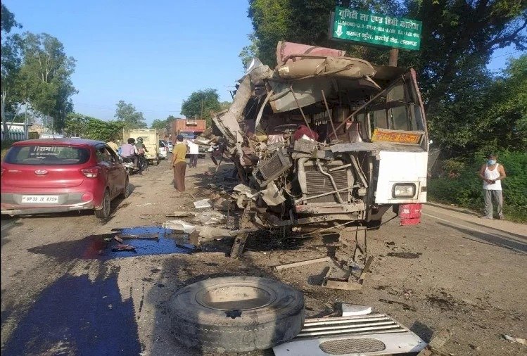 दिल दहला देने वाला सड़क हादसा, रोडवेज बसों की टक्कर, 6 लोगों की मौत