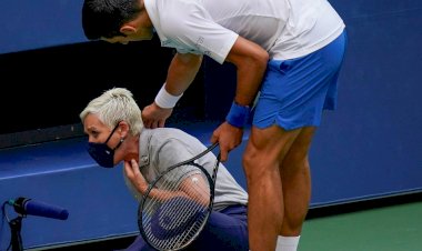जोकोविच US Open से बाहर,महिला अधिकारी को मारी बॉल
