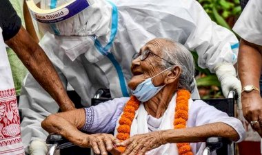 Video Viral : 100 साल की बुजुर्ग ने कोरोना को दिया मात, अलग अंदाज से किया डॉक्टर ने विदा, देखें वीडियो