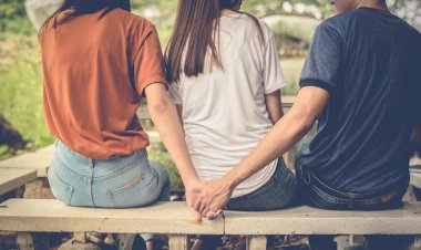 पति ने कहा- मैं Corona संक्रमित हूं कोविड केयर सेंटर में होने जा रहा भर्ती, Girlfriend के इंदौर में मिला