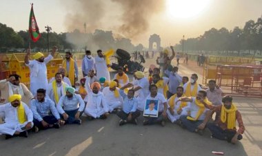 BIG NEWS : किसानों का प्रदर्शन हुआ उग्र, इंडिया गेट पर ट्रैक्टर में लगाई आग, किया नारेबाजी, जांच में जुटी पुलिस