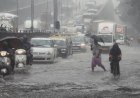 हैदराबाद में भारी बारिश से मचा मचा हाहाकार, मौसम विभाग ने जारी किया हाई Alert
