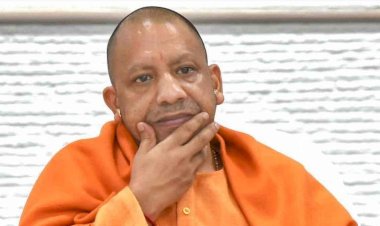 हाथरस गैंगरेप : सीएम योगी ने की सबसे बड़ी कार्रवाई, एसपी-डीएसपी को किया सस्पेंड, पीड़ित परिवार का होगा नार्को टेस्ट