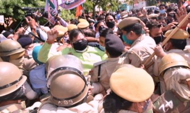 हल्ला बोल: राजस्थान में बीजेपी कार्यकर्ताओं  का प्रदर्शन, भाजपा प्रदेशाध्यक्ष सतीश पूनिया को पुलिस ने किया गिरफ्तार!