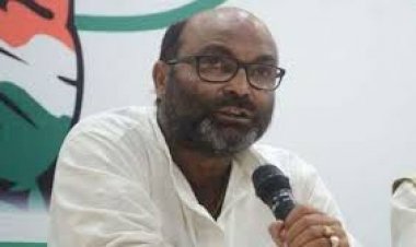 यूपी कांग्रेस अध्यक्ष अजय कुमार लल्लू के खिलाफ गिरफ्तारी वारंट जारी
