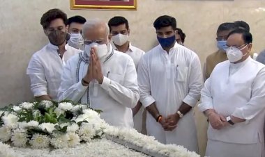 रामविलास पासवन की अंतिम विदाई पर भावुक हुए पीएम मोदी, हाथ जोड़कर दी श्रद्धांजलि, देखें तस्वीर