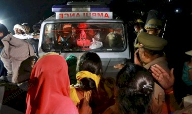 #HathrasGangRape : पीड़िता के पिता के बाद मां की तबीयत हुई नाजुक, अस्पताल जाने से किया पिता ने मना