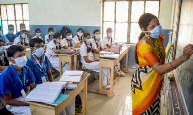 कई महीनों बाद खुले स्कूल, बदल गया पूरा टाइम टेबल, जानिए कितने घंटे चलेगी क्लासेज