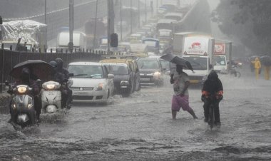 हैदराबाद में भारी बारिश से मचा मचा हाहाकार, मौसम विभाग ने जारी किया हाई Alert