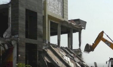 योगी सरकार ने फिर लिया बड़ा एक्शन, मुख्तार अंसारी के करीबी साजिद सिद्दीकी के मेडिकल कॉलेज, शोरूम पर चला बुलडोजर