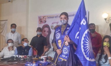 अठावले की पार्टी में शामिल हुई पायल घोष, केंद्रीय मंत्री ने कहा-  जिसने अनुराग कश्यप को किया घायल वो है पायल