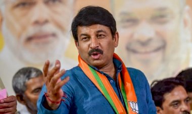 BJP सांसद मनोज तिवारी के साथ बड़ी घटना होते होते बची, एयरपोर्ट पर हेलिकॉप्टर की करानी पड़ी इमरजेंसी लैंडिंग