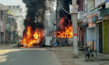 मुंगेर गोलीकांड के विरोध में बंद रहा शहर, भीड़ ने थाना फूंका, चुनाव आयोग ने DM-SP को हटाया