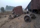 कासगंज-कानपुर रेल मार्ग पर मालगाड़ी दुर्घटनाग्रस्त, दूर जाकर पलटीं बोगियां