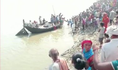 BREAKING NEWS : दिल दहला देने वाला हादसा, गंगा नदी में यात्रियों से भरी नाव डूबी, 15 से अधिक लोग लापता