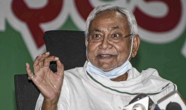 नीतीश कुमार के सीएम बनते ही ये शख्स काट लेता है अपनी अंगुली, इसके पीछे की वजह जानकर रह जाएंगे हैरान