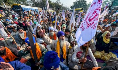 Live Update :  कृषि कानूनों के खिलाफ भारत बंद, किसानों ने रोकी रेल, सड़कों पर चक्का जाम, जलाए गाड़ियों के टायर