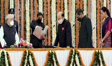 Rajasthan: राज्यपाल ने मुख्य सूचना आयुक्त डीबी गुप्ता  और सूचना आयुक्तों को दिलाई शपथ, गहलोत रहे मौजूद