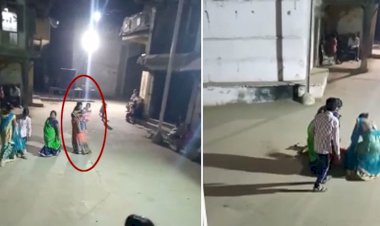 बच्चे को हाथ में लिए महिला कर रही थी गरबा, डांस करते- करते अचानक हुआ हार्ट और हो गई मौत,  CCTV में रिकॉर्ड हुई घटना