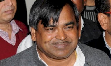 गायत्री प्रजापति के आवास और बेटे के दफ्तर पर ED का छापा