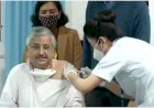 मन के संदेह को दूर करने के लिए AIIMS के डायरेक्टर डॉ. गुलेरिया ने कैमरों के सामने लगवाई कोरोना की वैक्सीन