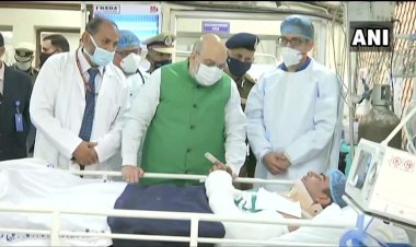 केंद्रीय गृह मंत्री अमित शाह ने सिविल लाइंस स्थित सुश्रुत ट्रॉमा सेंटर पहुंचे , घायल पुलिस कर्मियों से की मुलाकात