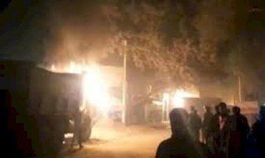 कानपुर: भयानक एक्सीडेंट में महिला की मौत लोगों ने फूंके डंपर, पुलिस चौकी में तोड़फोड़ कर लगाई आग