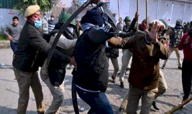 किसान आंदोलन: सिंघु बॉर्डर पर स्थानीय लोग व किसान भिड़े, चले डंडे- तलवार, पत्थरबाजी