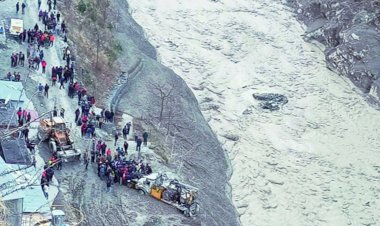 Uttarakhand flood Live Update : अभी भी फंसे हैं कई लोग, 150 लोग लापता, 14 शव मिले, टनल को खोलने के लिए लगाई गई मशीन