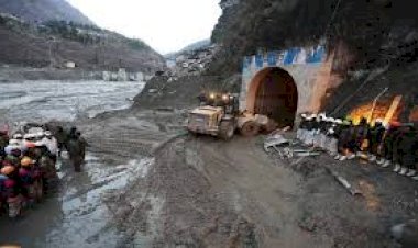 Uttarakhand flood Update : अब तक 32 लोगों की मौत, 197 लोग लापता, 30 लोगों के फंसे होने की आशंका