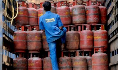 आम आदमी को एक और बड़ा झटका, एक ही महीने में तीन बार बढ़ा गैस सिलेंडर का दाम, जानिए अब कितना है