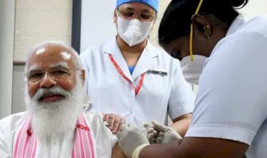 वैक्सीन लगाने से पहले PM ने किया स्टाफ का मूड हल्का, कहा-राजनेताओं की चमड़ी बहुत मोटी होती है मोटी सुई का इस्तेमाल करें