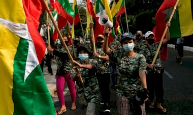 म्यांमार में तख्तापलट के खिलाफ प्रदर्शन, पुलिस ने की फायरिंग, अब तक 18 लोगों की मौत