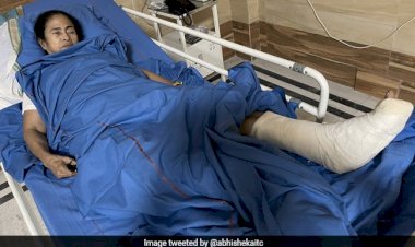 ममता बनर्जी के पैर में गंभीर चोटें, पैर में चढ़ा प्लास्टर, सांस फूलने और सीने में दर्द की शिकायत
