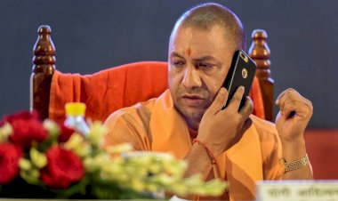 25 DM और 4 कमिश्नर को योगी सरकार ने भेजा नोटिस, नहीं उठाते CMO का फोन, मांगा जवाब