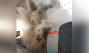 Big Breaking : गाजियाबाद स्टेशन पर लखनऊ शताब्दी एक्सप्रेस के लगेज बोगी में लगी आग, मचा हड़कंप