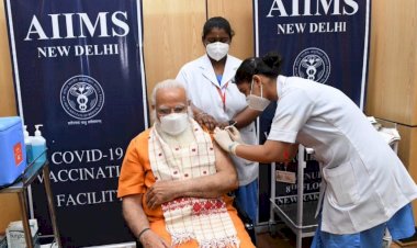 पहली डोज के बाद PM मोदी ने आज ली दूसरी डोज, कहा-  टीकाकरण हमारे पास वायरस को हराने के कुछ तरीकों में से एक है