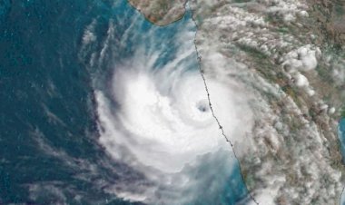 Coronavirus के बीच Cyclone Tauktae का साया, बंद हुई मुंंबई, गोवा में तबाही, अब गुजरात की ओर बढ़ रहा तूफान