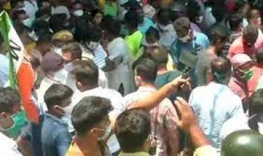 नारदा मामले में मचा हंगामा, TMC कार्यकर्ताओं ने CBI दफ्तर के बाहर की पत्थरबाजी