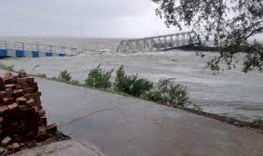 Cyclone Yaas का तांडव, बंगाल के हल्दिया पोर्ट में घुसा पानी, ओडिशा में तूफानी बारिश