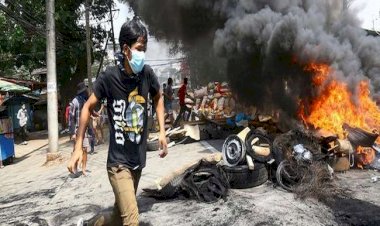 सुरक्षा बलों और स्थानीय छापामारों के बीच संघर्ष , जला दिया गांव, ढाई सौ घर हुए राख, दो की मौत