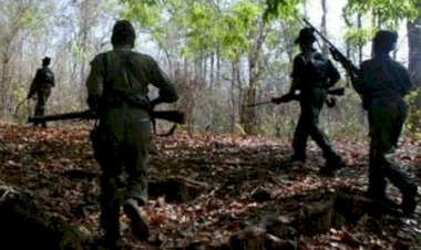 नारायणपुर में खदान पर नक्सलियों का हमला, चार वाहनों को आग के हवाले किया, दो लापता