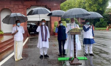 Parliament Monsoon Session : हंगामे के बीच राज्यसभा में पीएम मोदी बोले- विपक्ष की मानसिकता महिला विरोधी