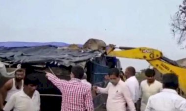 दिल्ली में चला योगी का बुल्डोजर, रोहिंग्या कैंप तोड़कर खाली कराई 150 करोड़ की जमीन