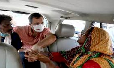 सामूहिक दुष्कर्म और हत्या मामला: परिजनों से मिले राहुल गांधी, भाजपा अध्यक्ष के जाने पर हुआ विरोध