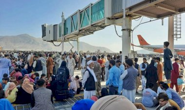 भूख से तड़प रहे है लोग, Kabul Airport में ₹3000 में मिल रहा एक बोतल पानी; ₹7500 में चावल की प्लेट