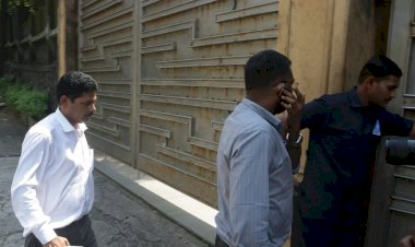 शाह रुख ख़ान की बढ़ी मुश्किलें, Aryan Khan की गिरफ्तारी के बाद अब NCB ने ‘मन्नत’ पर मारी रेड