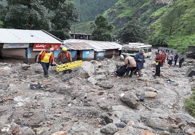 उत्‍तराखंड में अब तक 17 लोगों की मौत, रामनगर के रिसॉर्ट में कोसी नदी का पानी घुसने से सौ लोग फंसे