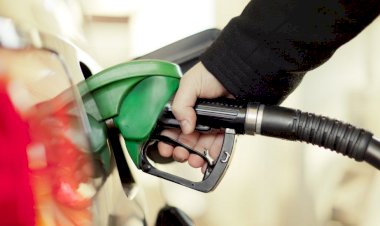 Petrol Diesel Price : Diwali के बीच 22 रुपए महंगा हो गया पेट्रोल, 1 साल पहले क्रूड की कीमत भी थी आधी