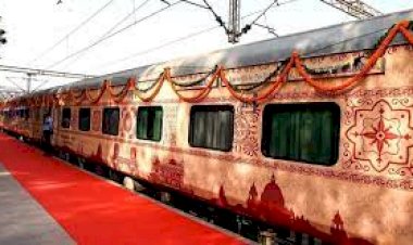 अयोध्या-रामेश्वरम ट्रेन में भगवा पहन बर्तन उठा रहे वेटर
